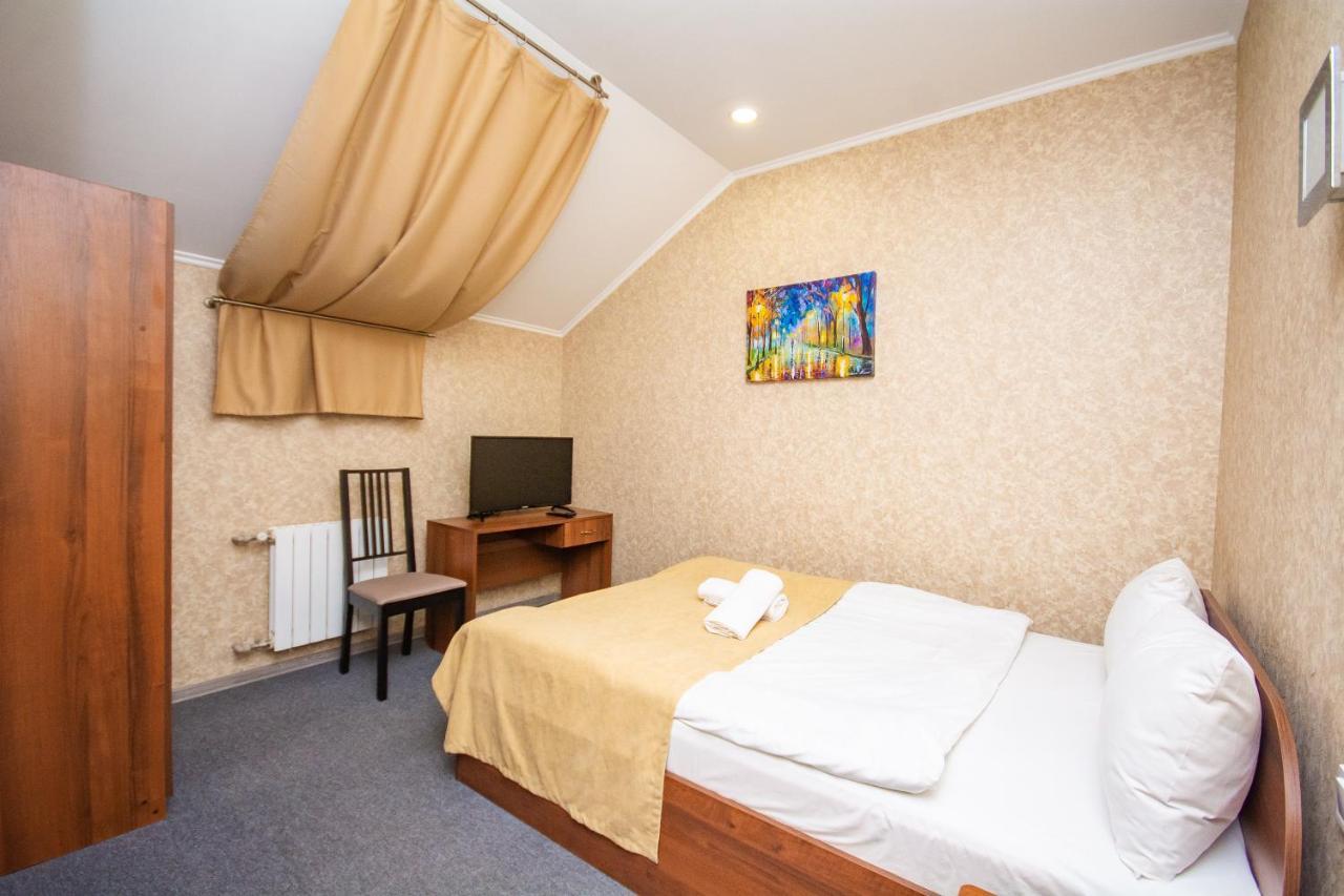 Три Сімки Hotell Vysjhorod Eksteriør bilde