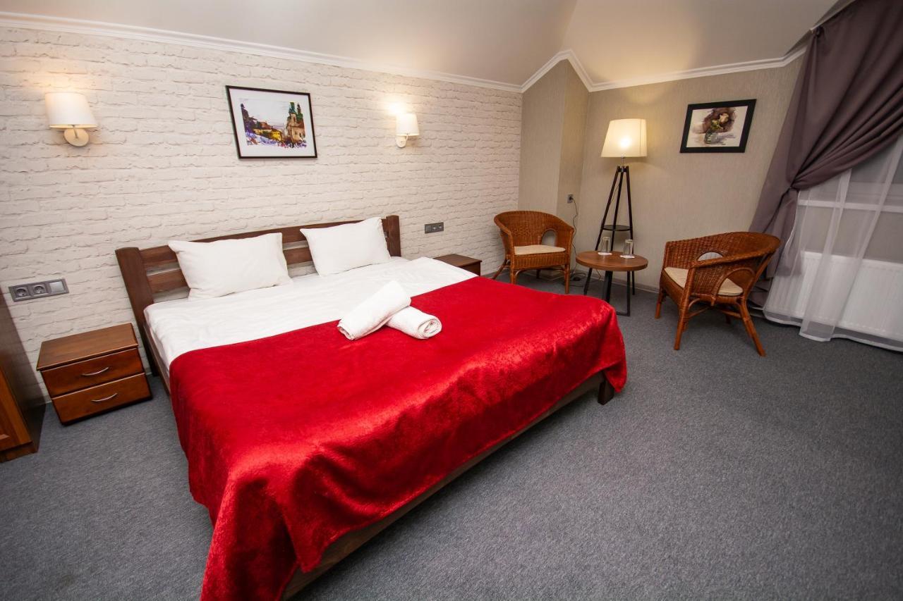 Три Сімки Hotell Vysjhorod Eksteriør bilde