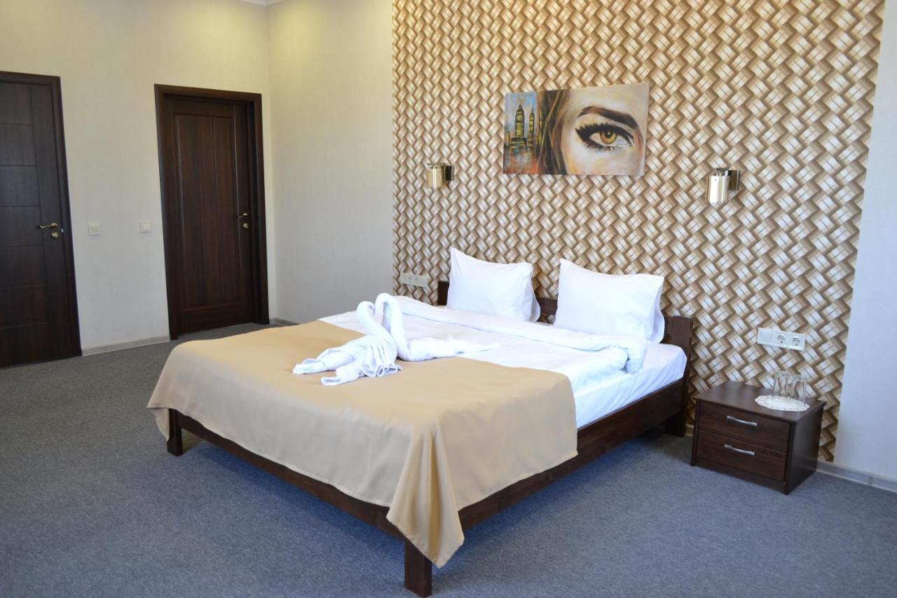 Три Сімки Hotell Vysjhorod Eksteriør bilde