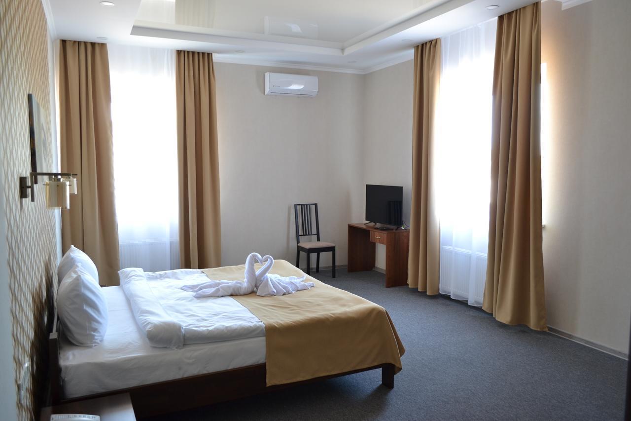 Три Сімки Hotell Vysjhorod Eksteriør bilde