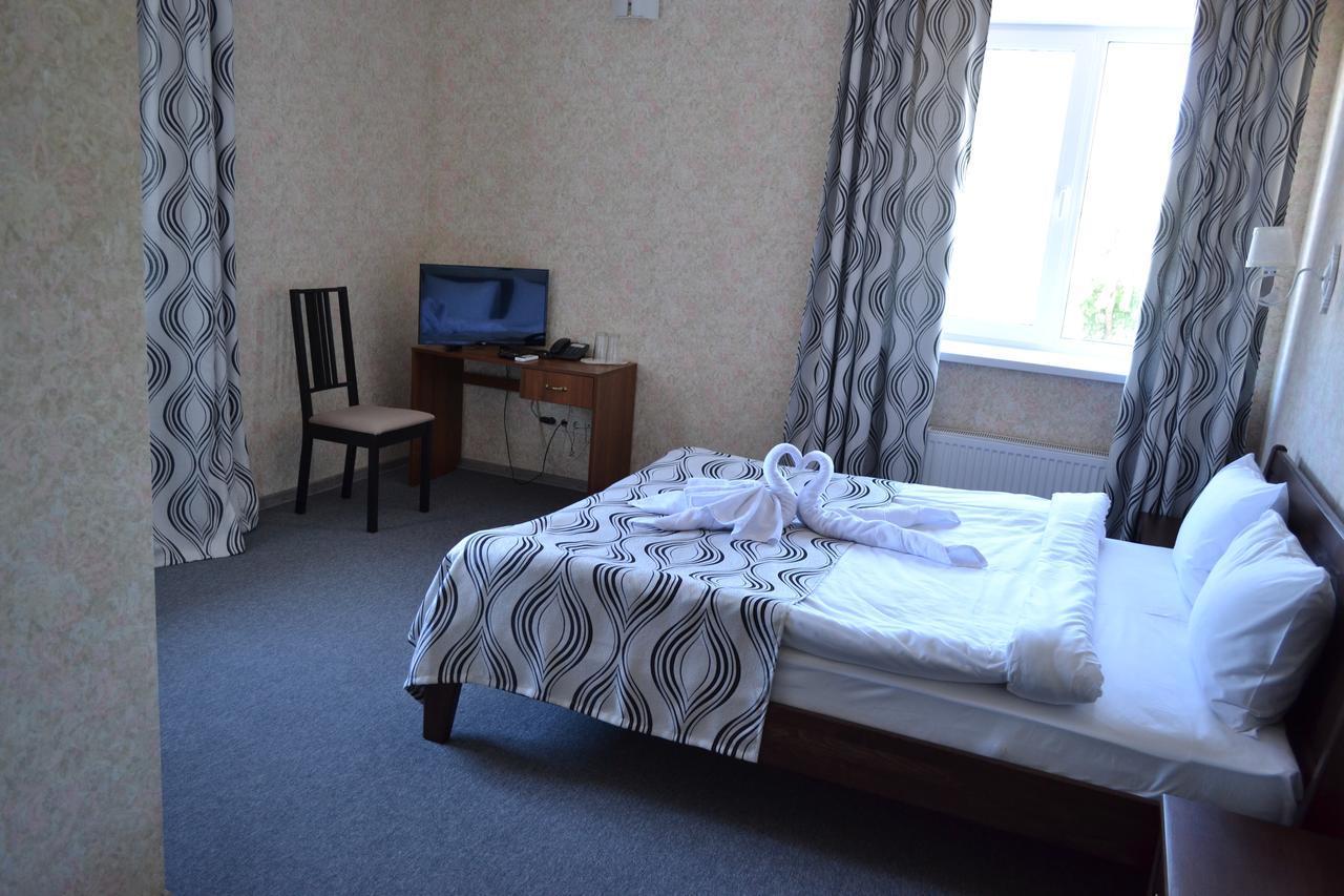 Три Сімки Hotell Vysjhorod Eksteriør bilde