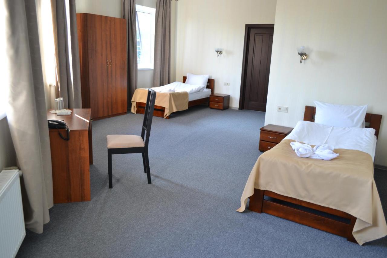 Три Сімки Hotell Vysjhorod Eksteriør bilde
