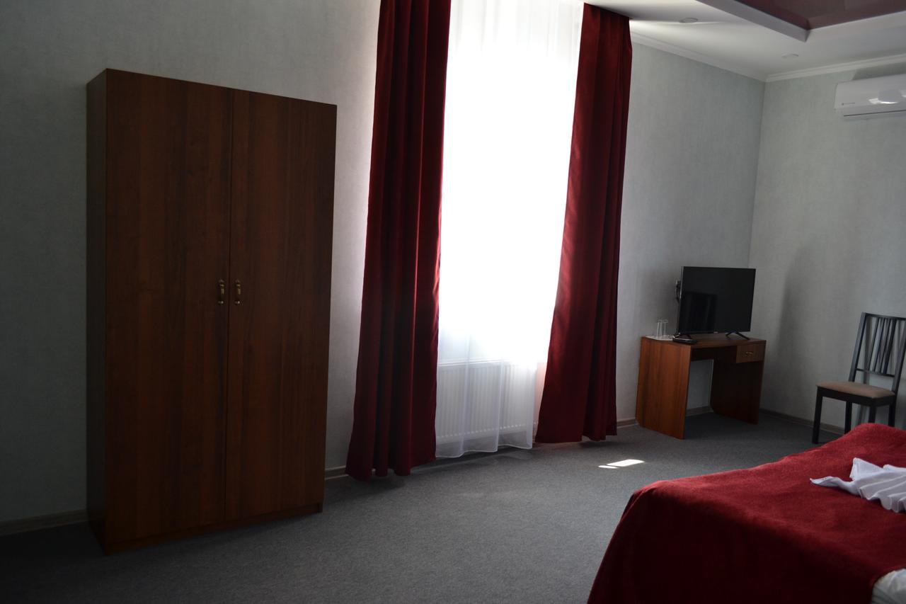 Три Сімки Hotell Vysjhorod Eksteriør bilde