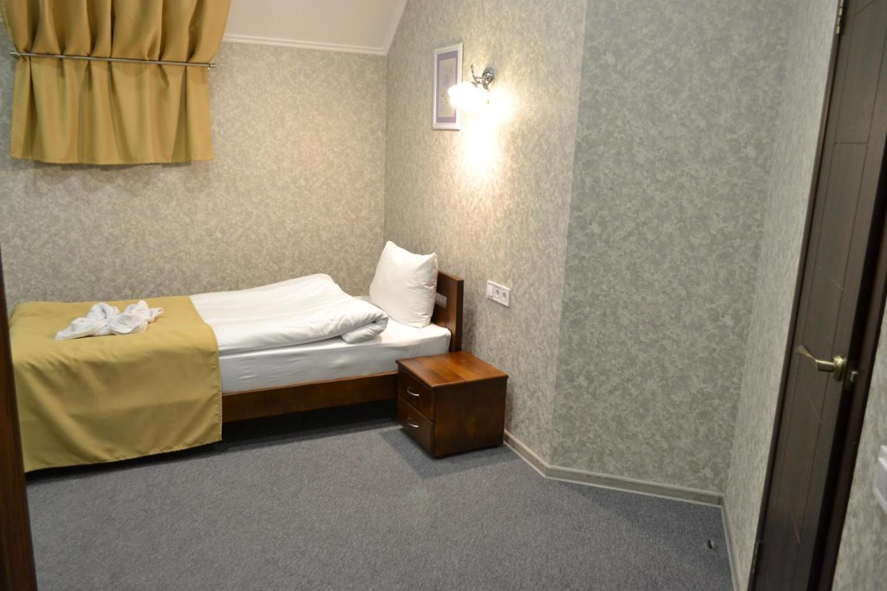 Три Сімки Hotell Vysjhorod Eksteriør bilde