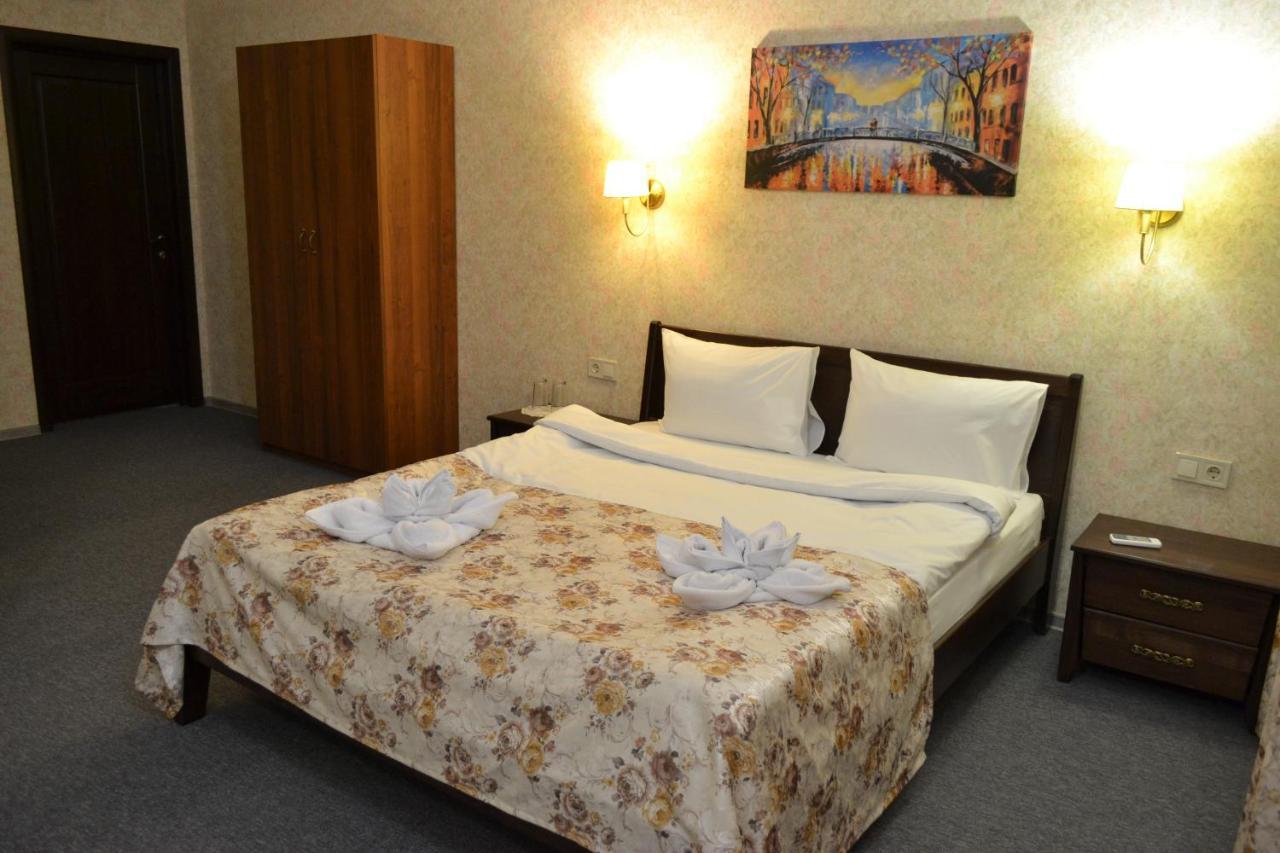 Три Сімки Hotell Vysjhorod Eksteriør bilde