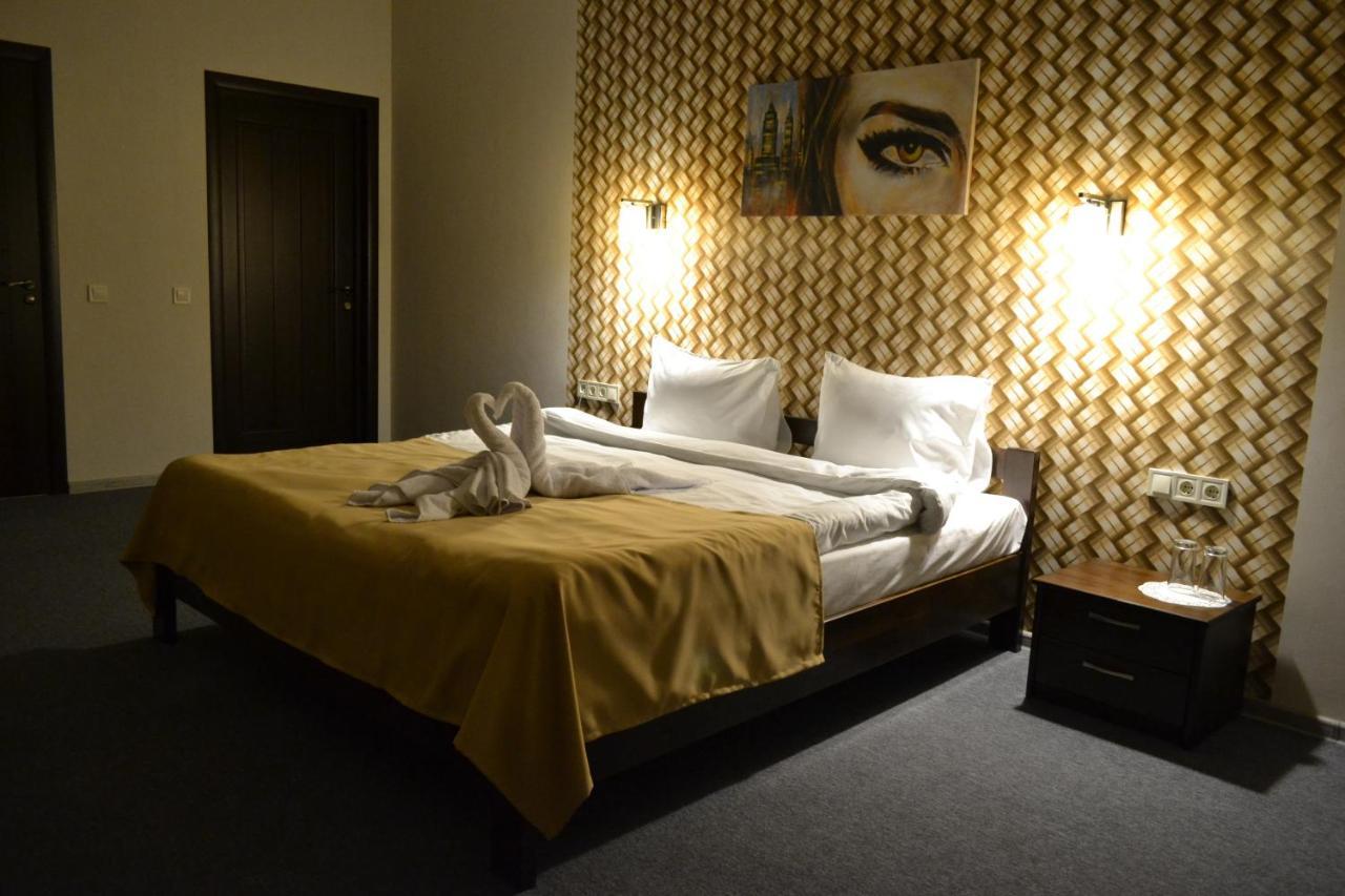 Три Сімки Hotell Vysjhorod Eksteriør bilde