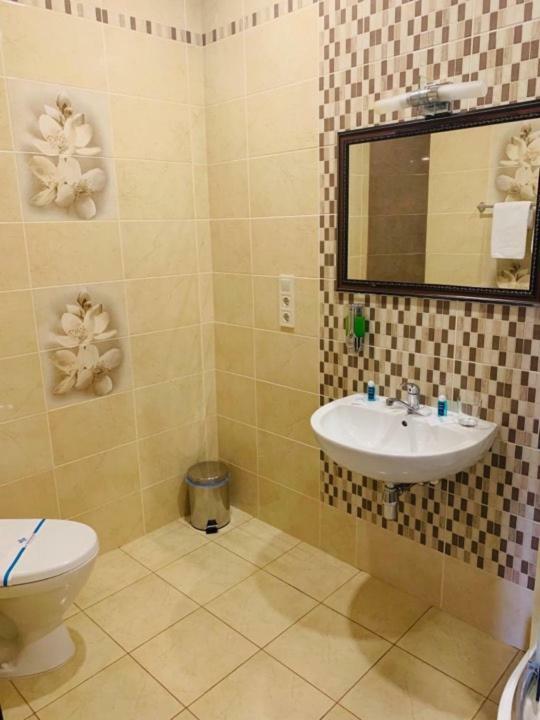 Три Сімки Hotell Vysjhorod Eksteriør bilde