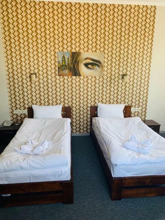 Три Сімки Hotell Vysjhorod Eksteriør bilde